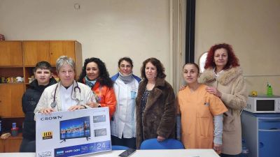 Дарение със средствата събрани от коледния базар - ПГЕТ Захари Стоянов - Харманли